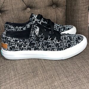 Blowfish Black and White Cats all over Graphic women's size 7 Sneakers